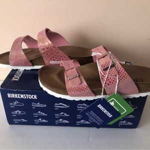Birkenstock Sydney Vegan shiny snake rose Sandal. Size: 6, 6.5, 37